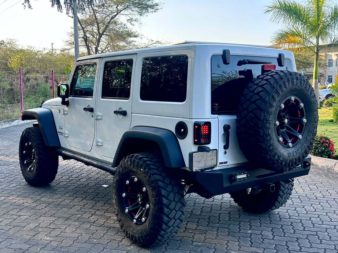 Jeep Wrangler thumbnail 3